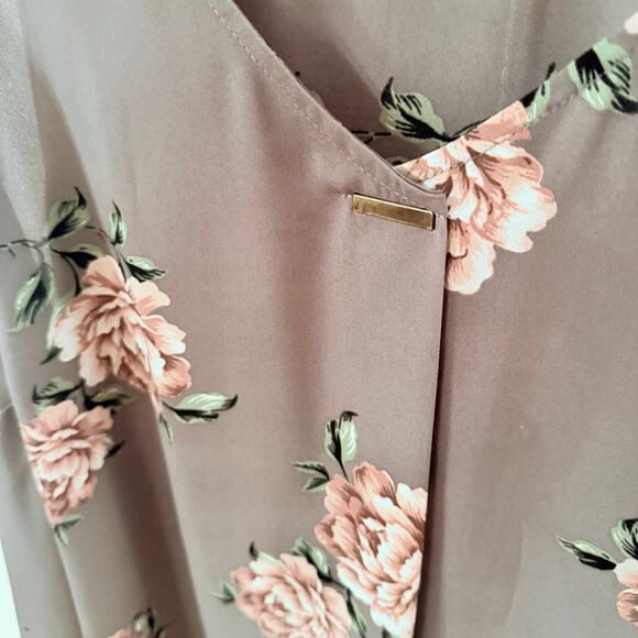 EUC Torrid gray sleeveless top with pink roses - Picture 2 of 5